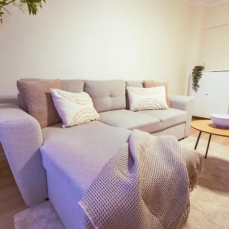 Comfy Spot Close To Tripla Mall And Dining 公寓 *
